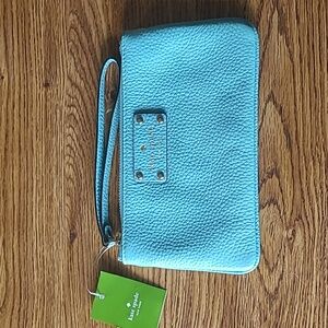 New with Tag Kate Spade Zippered Chrissy Berkshire Road Wristlet in Robinsegg